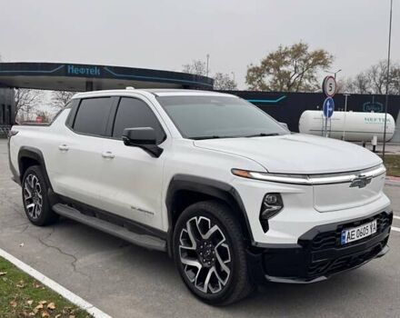 Білий Шевроле Silverado EV, об'ємом двигуна 0 л та пробігом 9 тис. км за 110000 $, фото 4 на Automoto.ua