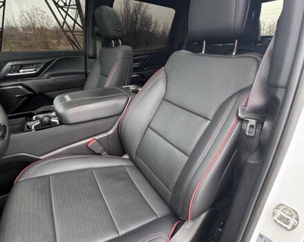 Білий Шевроле Silverado EV, об'ємом двигуна 0 л та пробігом 9 тис. км за 110000 $, фото 15 на Automoto.ua