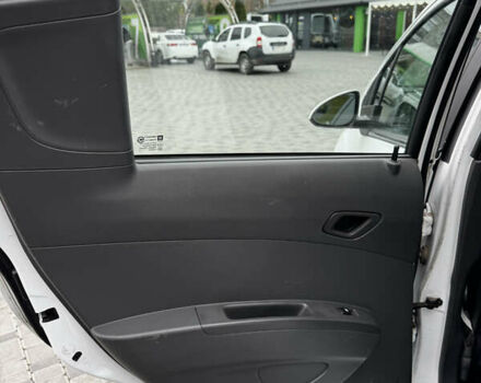 Белый Шевроле Spark EV, объемом двигателя 0 л и пробегом 70 тыс. км за 7500 $, фото 35 на Automoto.ua