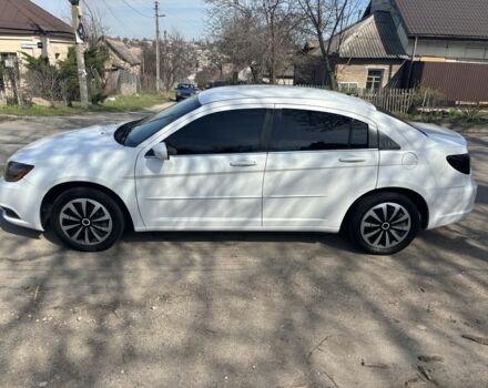 Белый Крайслер 200, объемом двигателя 2.4 л и пробегом 310 тыс. км за 5900 $, фото 4 на Automoto.ua