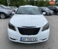 Білий Крайслер 200, об'ємом двигуна 2.36 л та пробігом 350 тис. км за 5600 $, фото 1 на Automoto.ua