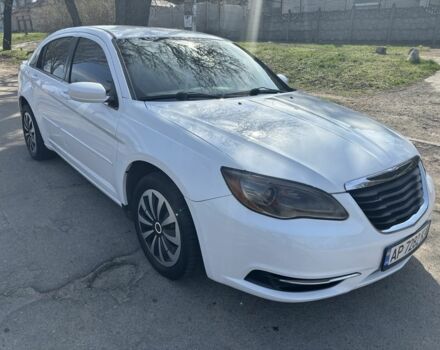 Белый Крайслер 200, объемом двигателя 2.4 л и пробегом 310 тыс. км за 5900 $, фото 1 на Automoto.ua