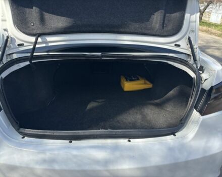 Белый Крайслер 200, объемом двигателя 2.4 л и пробегом 310 тыс. км за 5900 $, фото 17 на Automoto.ua