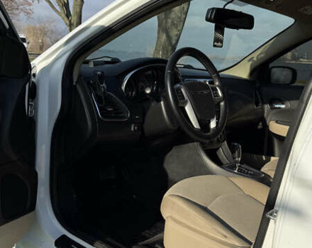 Белый Крайслер 200, объемом двигателя 2.36 л и пробегом 178 тыс. км за 6500 $, фото 15 на Automoto.ua