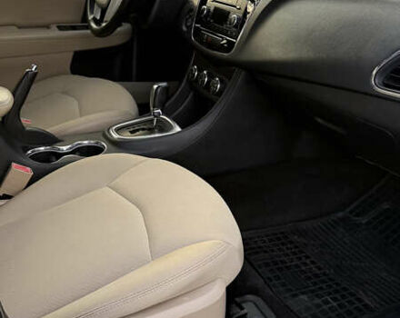 Белый Крайслер 200, объемом двигателя 2.36 л и пробегом 178 тыс. км за 6500 $, фото 22 на Automoto.ua