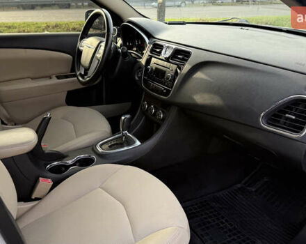 Белый Крайслер 200, объемом двигателя 2.36 л и пробегом 178 тыс. км за 6500 $, фото 19 на Automoto.ua