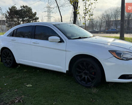 Белый Крайслер 200, объемом двигателя 2.36 л и пробегом 178 тыс. км за 6500 $, фото 8 на Automoto.ua