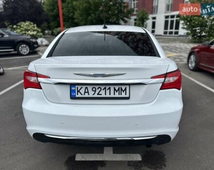 Белый Крайслер 200, объемом двигателя 2.36 л и пробегом 199 тыс. км за 7000 $, фото 10 на Automoto.ua