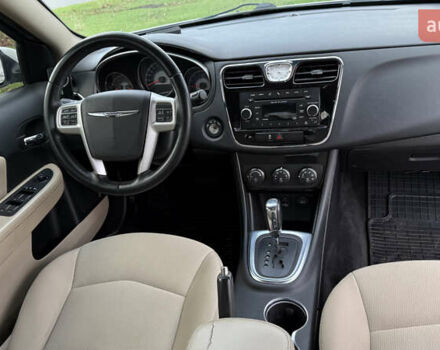 Белый Крайслер 200, объемом двигателя 2.36 л и пробегом 178 тыс. км за 6500 $, фото 32 на Automoto.ua