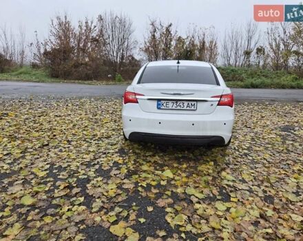 Белый Крайслер 200, объемом двигателя 2.36 л и пробегом 124 тыс. км за 9000 $, фото 6 на Automoto.ua