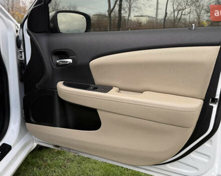 Белый Крайслер 200, объемом двигателя 2.36 л и пробегом 178 тыс. км за 6500 $, фото 28 на Automoto.ua