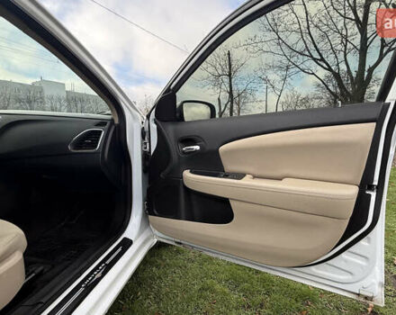 Белый Крайслер 200, объемом двигателя 2.36 л и пробегом 178 тыс. км за 6500 $, фото 4 на Automoto.ua