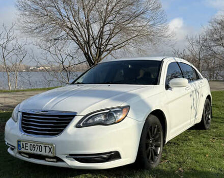 Белый Крайслер 200, объемом двигателя 2.36 л и пробегом 178 тыс. км за 6500 $, фото 13 на Automoto.ua