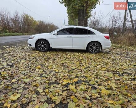 Белый Крайслер 200, объемом двигателя 2.36 л и пробегом 124 тыс. км за 9000 $, фото 7 на Automoto.ua