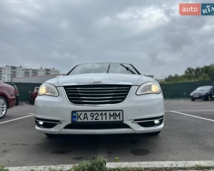 Белый Крайслер 200, объемом двигателя 2.36 л и пробегом 199 тыс. км за 7000 $, фото 2 на Automoto.ua