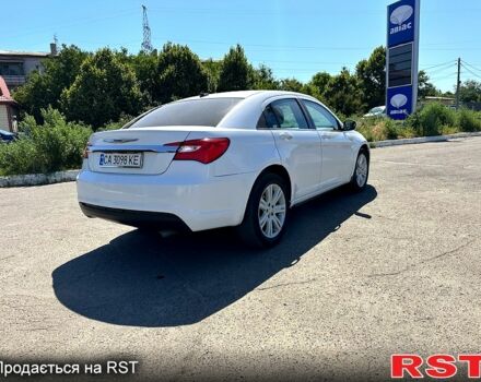 Білий Крайслер 200, об'ємом двигуна 2.4 л та пробігом 0 тис. км за 8000 $, фото 1 на Automoto.ua