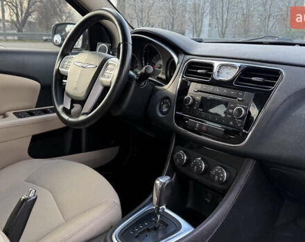 Белый Крайслер 200, объемом двигателя 2.36 л и пробегом 178 тыс. км за 6500 $, фото 25 на Automoto.ua