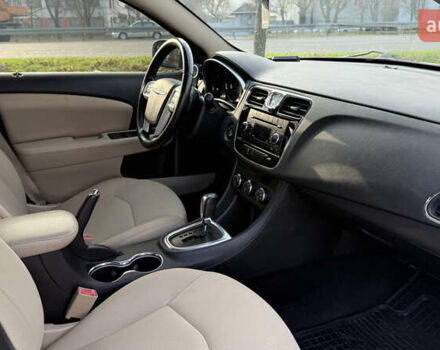 Белый Крайслер 200, объемом двигателя 2.36 л и пробегом 178 тыс. км за 6500 $, фото 20 на Automoto.ua