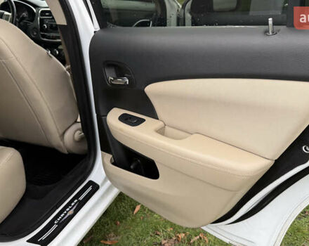 Белый Крайслер 200, объемом двигателя 2.36 л и пробегом 178 тыс. км за 6500 $, фото 31 на Automoto.ua