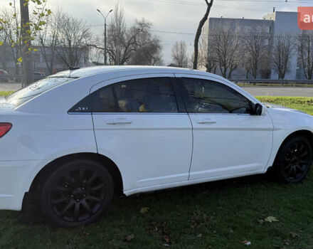 Белый Крайслер 200, объемом двигателя 2.36 л и пробегом 178 тыс. км за 6500 $, фото 7 на Automoto.ua