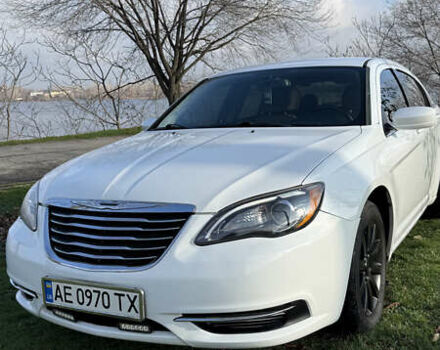 Белый Крайслер 200, объемом двигателя 2.36 л и пробегом 178 тыс. км за 6500 $, фото 10 на Automoto.ua