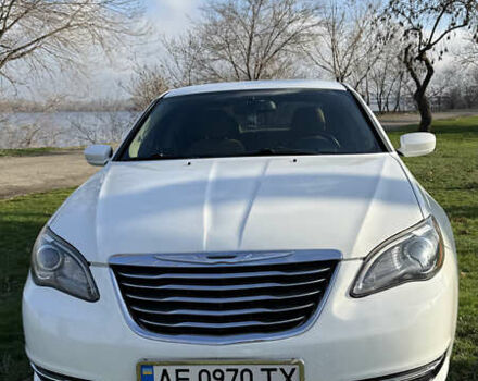 Белый Крайслер 200, объемом двигателя 2.36 л и пробегом 178 тыс. км за 6500 $, фото 14 на Automoto.ua