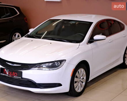 Белый Крайслер 200, объемом двигателя 2.4 л и пробегом 111 тыс. км за 8900 $, фото 2 на Automoto.ua