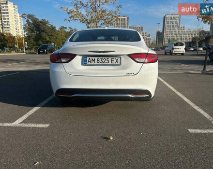 Белый Крайслер 200, объемом двигателя 2.4 л и пробегом 170 тыс. км за 10500 $, фото 12 на Automoto.ua