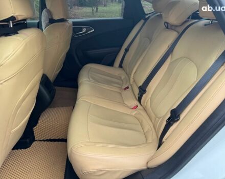 Білий Крайслер 200, об'ємом двигуна 2.4 л та пробігом 160 тис. км за 10390 $, фото 15 на Automoto.ua