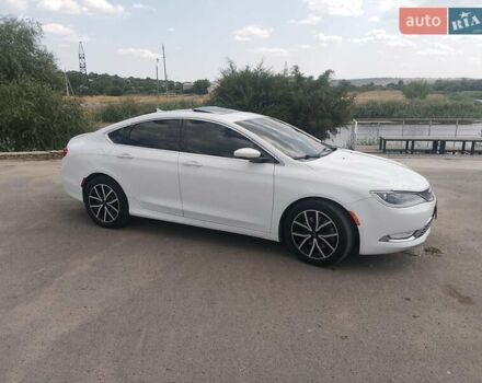 Белый Крайслер 200, объемом двигателя 2.36 л и пробегом 223 тыс. км за 10000 $, фото 18 на Automoto.ua