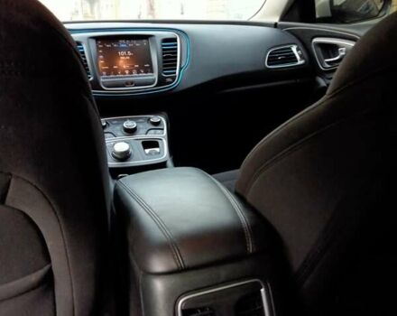 Белый Крайслер 200, объемом двигателя 2.4 л и пробегом 125 тыс. км за 11700 $, фото 4 на Automoto.ua
