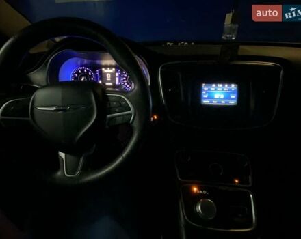 Белый Крайслер 200, объемом двигателя 2.4 л и пробегом 160 тыс. км за 10624 $, фото 3 на Automoto.ua