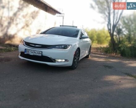 Белый Крайслер 200, объемом двигателя 2.36 л и пробегом 223 тыс. км за 10000 $, фото 4 на Automoto.ua