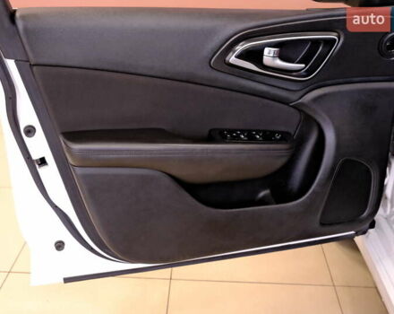 Белый Крайслер 200, объемом двигателя 2.4 л и пробегом 111 тыс. км за 8900 $, фото 24 на Automoto.ua