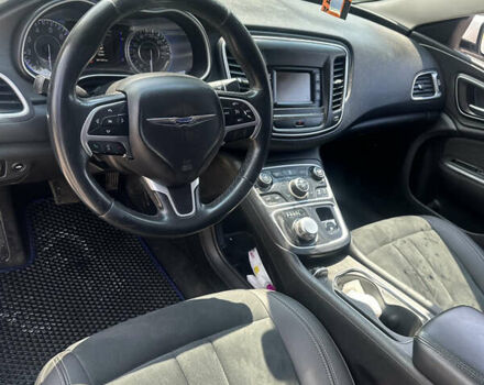 Белый Крайслер 200, объемом двигателя 2.4 л и пробегом 380 тыс. км за 9600 $, фото 6 на Automoto.ua