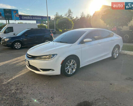 Белый Крайслер 200, объемом двигателя 2.36 л и пробегом 167 тыс. км за 9000 $, фото 2 на Automoto.ua