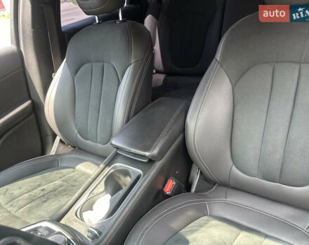 Белый Крайслер 200, объемом двигателя 2.4 л и пробегом 380 тыс. км за 9600 $, фото 7 на Automoto.ua