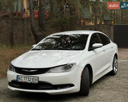 Белый Крайслер 200, объемом двигателя 2.36 л и пробегом 205 тыс. км за 8300 $, фото 2 на Automoto.ua