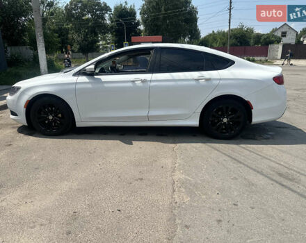 Белый Крайслер 200, объемом двигателя 2.4 л и пробегом 380 тыс. км за 9600 $, фото 4 на Automoto.ua