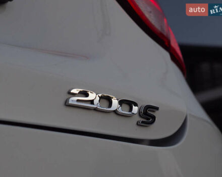 Крайслер 200 2014 у Кременчуге на Automoto.ua Білий Крайслер 200, об'ємом двигуна 2.36 л та пробігом 76 тис. км за 10600 $, фото 19 на Automoto.ua