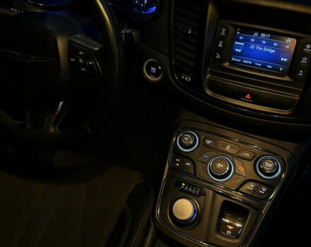 Крайслер 200 2014 у Кременчуге на Automoto.ua Білий Крайслер 200, об'ємом двигуна 2.36 л та пробігом 76 тис. км за 10600 $, фото 51 на Automoto.ua