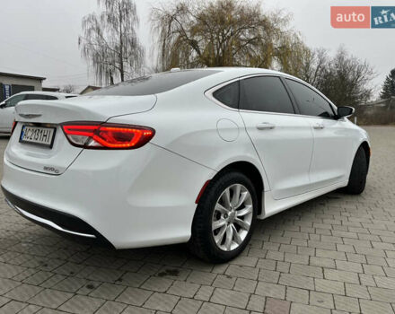 Белый Крайслер 200, объемом двигателя 2.36 л и пробегом 270 тыс. км за 8700 $, фото 6 на Automoto.ua