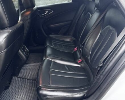 Белый Крайслер 200, объемом двигателя 2.4 л и пробегом 216 тыс. км за 8680 $, фото 6 на Automoto.ua