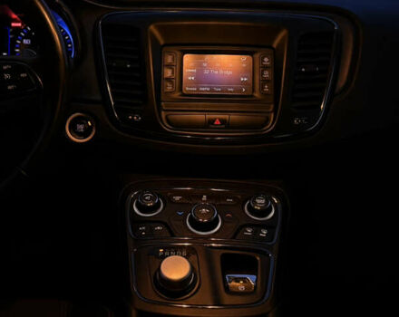 Крайслер 200 2014 у Кременчуге на Automoto.ua Білий Крайслер 200, об'ємом двигуна 2.36 л та пробігом 76 тис. км за 10600 $, фото 54 на Automoto.ua