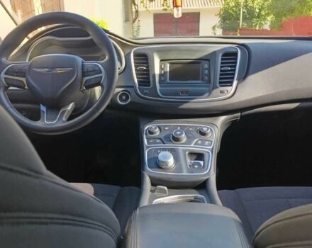 Белый Крайслер 200, объемом двигателя 2.4 л и пробегом 140 тыс. км за 10200 $, фото 2 на Automoto.ua