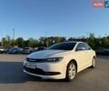 Белый Крайслер 200, объемом двигателя 2.36 л и пробегом 145 тыс. км за 11100 $, фото 1 на Automoto.ua