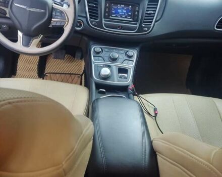 Білий Крайслер 200, об'ємом двигуна 2.36 л та пробігом 159 тис. км за 8950 $, фото 7 на Automoto.ua
