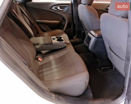 Белый Крайслер 200, объемом двигателя 2.4 л и пробегом 111 тыс. км за 8900 $, фото 33 на Automoto.ua