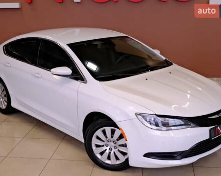 Белый Крайслер 200, объемом двигателя 2.4 л и пробегом 111 тыс. км за 8900 $, фото 5 на Automoto.ua