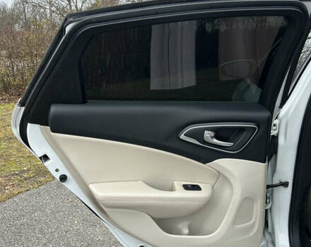 Белый Крайслер 200, объемом двигателя 2.36 л и пробегом 213 тыс. км за 11824 $, фото 8 на Automoto.ua